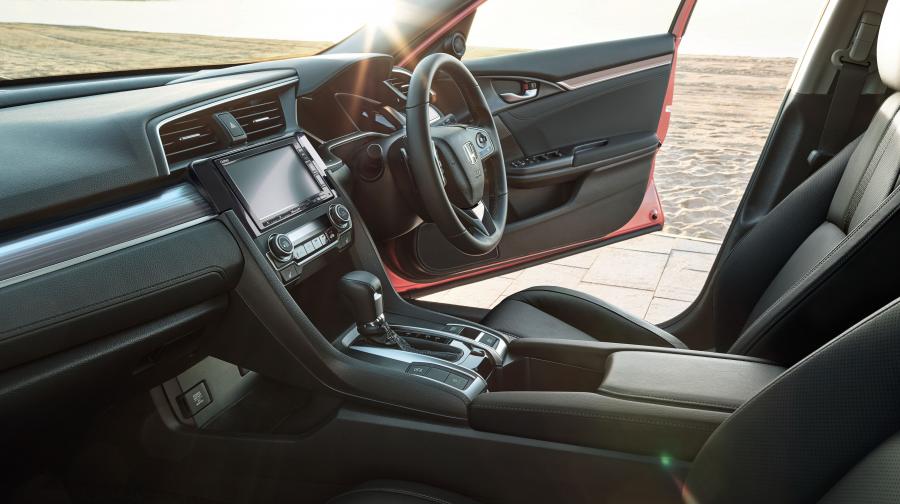 Интерьер Honda Civic Sedan (FC) 2019 года  (JP) (фото 7 из 13)